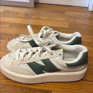 New Balance White and Green Sneakers